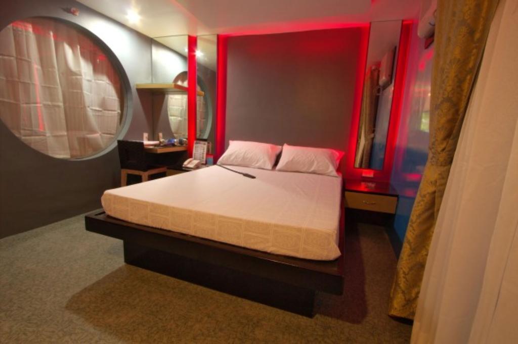 Icon Hotel Manila Bagian luar foto