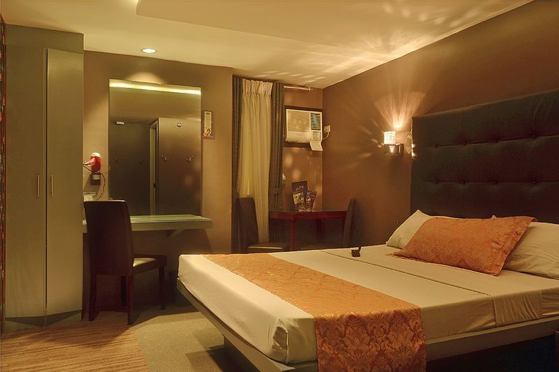 Icon Hotel Manila Bagian luar foto