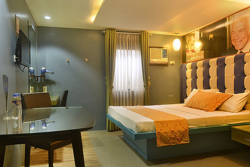 Icon Hotel Manila Bagian luar foto