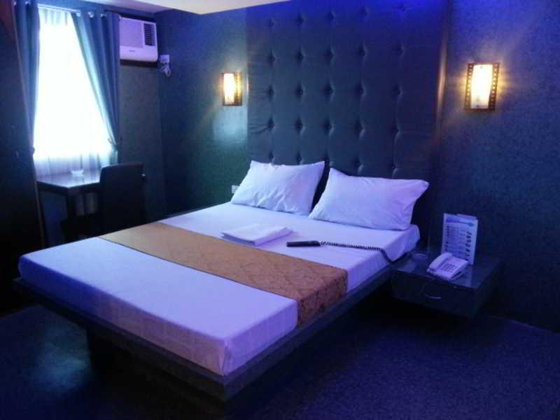 Icon Hotel Manila Bagian luar foto
