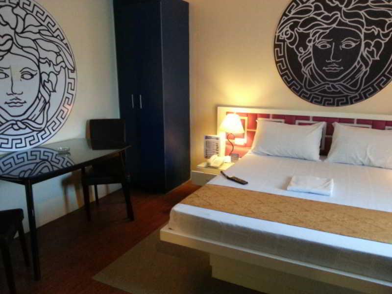 Icon Hotel Manila Bagian luar foto