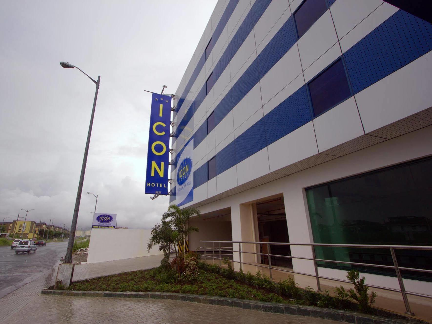 Icon Hotel Manila Bagian luar foto