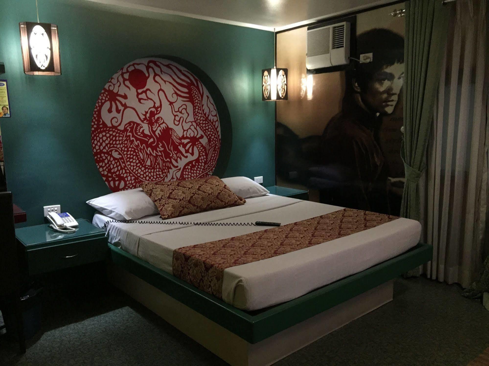 Icon Hotel Manila Bagian luar foto