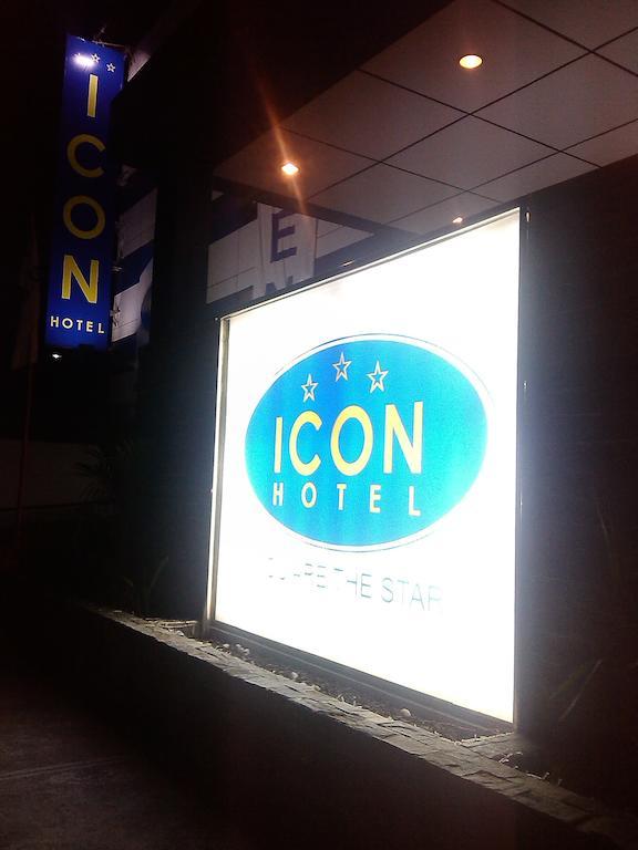 Icon Hotel Manila Bagian luar foto